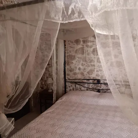 Stone Retreat In Old Town Rethymno